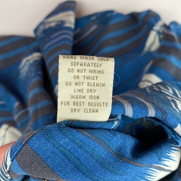 Island Republic 100% Silk Blue Aztec Print Button Up size M - Picture 6 of 8